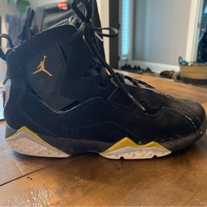 Jordan true flight black metallic gold kids